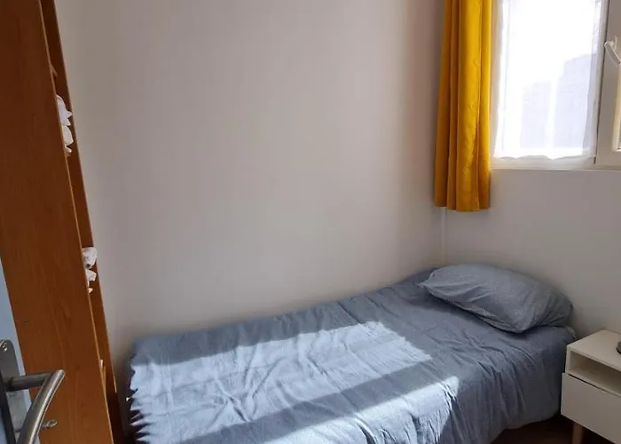Mairie, Apart 50 M2 , Lumineux , Renove , 4 Pers.