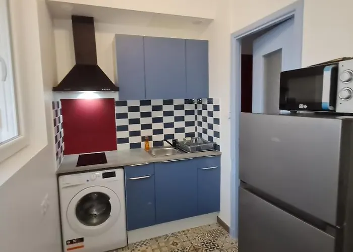 Mairie, Apart 50 M2 , Lumineux , Renove , 4 Pers.