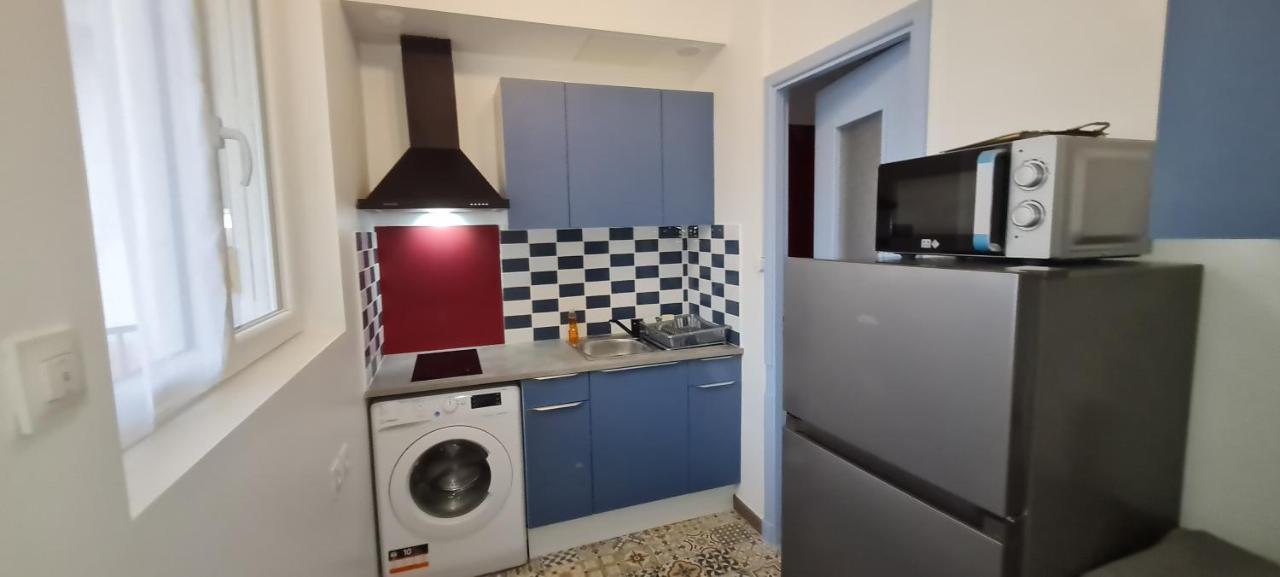 Mairie, 50 M2 , Lumineux , Renove , 4 Pers.